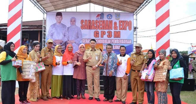  Wali Kota Jambi DR. H. Sayrif Fasha saat menutup kegiatan Sarasehan Gerakan Pendidikan Pemberdayaan Perempuan Marjinal (GP3M).