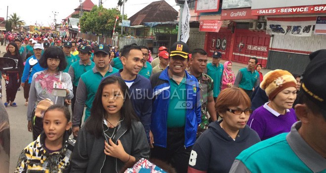 Dipo Ilham Djalil bersama Wakil Walikota Sungai Penuh pada acara peringatan Hari Lingkungan Hidup, Minggu (27/8) kemarin.   
