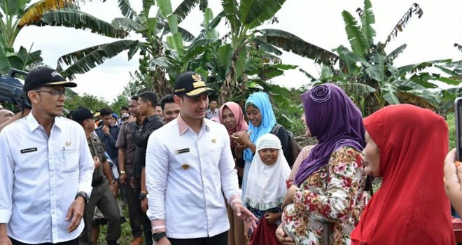 Gubernur Zola dalam Pertemuan dan Dialog dengan Kelompok Tani di Desa Pandan Sejahtera, Kecamatan Geragai, Kabupaten Tanjung Jabung Timur.