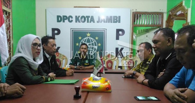 Tim Center Sy Fasha saat mendatangi kantor DPC PKB Kota Jambi.