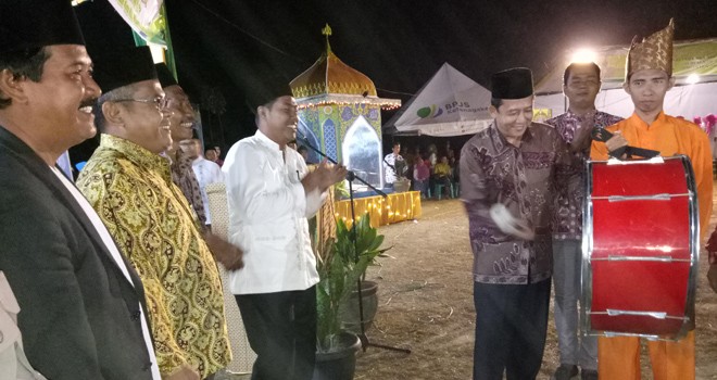 Wabup BBS saat menutup MTQ di Mendalo Darat.