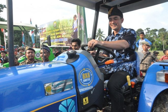 Gubernur Jambi Zumi Zola. 