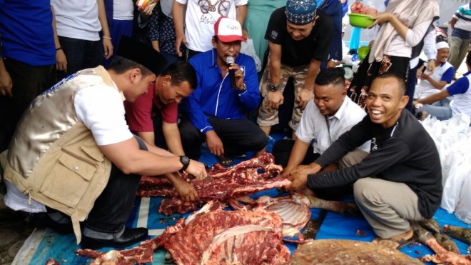 DPW PAN Jambi Bagi-bagi Daging Kurban Kepada Masyarakat.