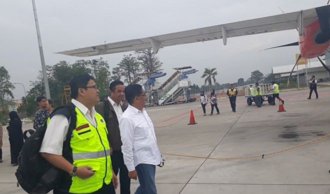 H Bakri saat berada di Bandara Depati Parbo Kerinci (5/9)