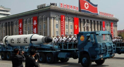Salah satu rudal baru Korea Utara dipamerkan dalam parade hari ulang tahun Kim Il Sung. Foto: Reuters