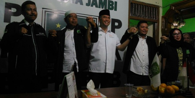 Fasha saat Kembalikan Formulir PKB.