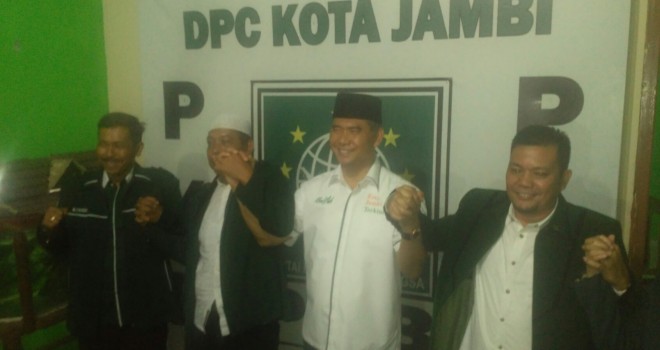 Fasha saat Kembalikan Formulir PKB.