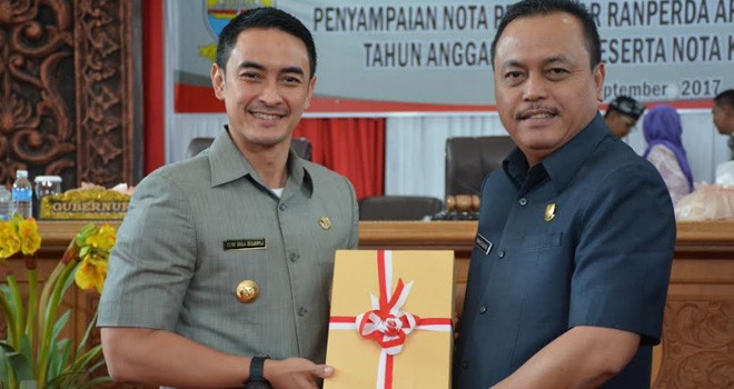 Gubernur Jambi Zumi Zola bersama Cornelius Buston.