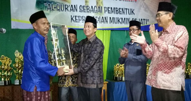 Wabup BBS saat menutup MTQ Desa Sarang Burung.