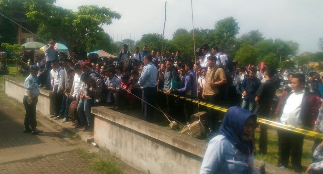 Pelamar CPNS Kemenkumham Jambi Tamatan SMA yang berkumpul di GOR Kota Baru.