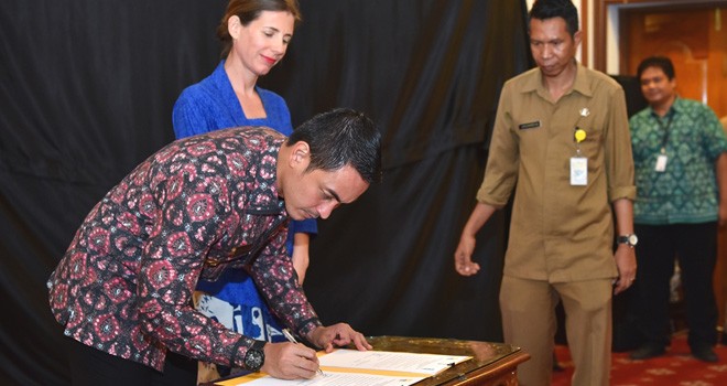  Gubernur Jambi H. Zumi Zola, STP. MA, saat menandatangani kerjasama Surat Pernyataan Kehendak (Letter of Intent/LoI) dengan UNDP