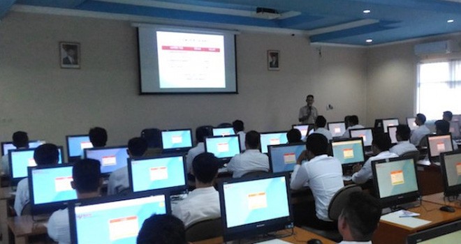 peserta tes sesi kedua seleksi tes Kompetensi dasar (SKD) CPNS kemenkumham melalui komputer assistest test (CAT).