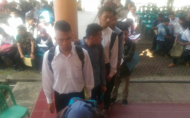 Pelamar CPNS Kemenkumham Jambi Tamatan SMA yang berkumpul di GOR Kota Baru.