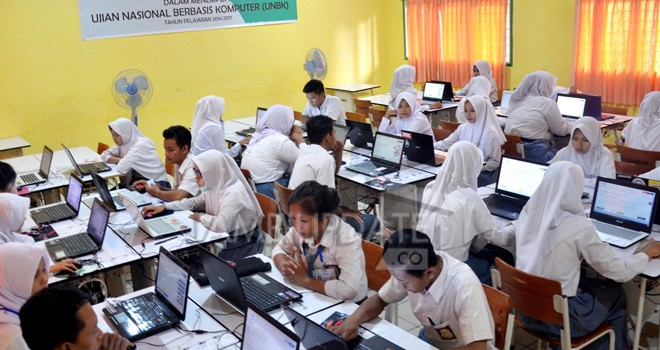 Siswa SMKN 4 Kota Jambi saat mengikuti UNBK beberapa waktu lalu. Foto : Dok Jambi Update