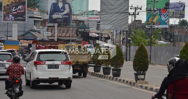 Pembangunan fly over (jalan layang) di kawasan simpang Mayang.