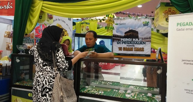 Bazar emas pegadaian, targetkan 1,5 kilogram emas terjual.