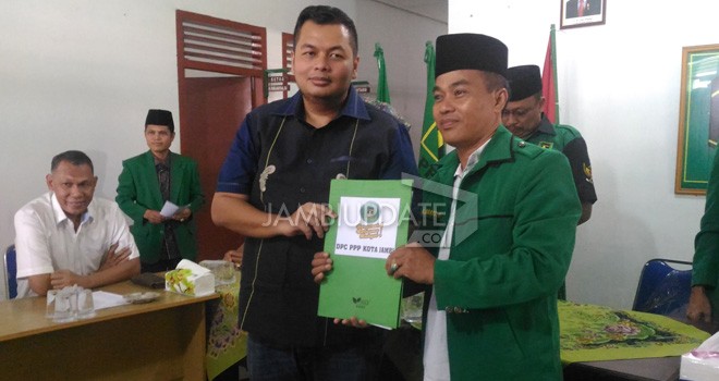 Tim center Sy Fasha ketika mengambil formulir penjaringan. Gelar rapat pimpinan, PPP dukung Fasha di Pilwako 2018.
