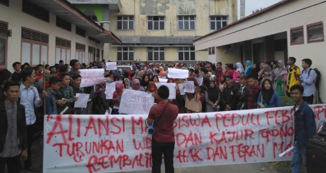 Unjuk Rasa Ratusan Mahasiswa UIN STS Jambi.