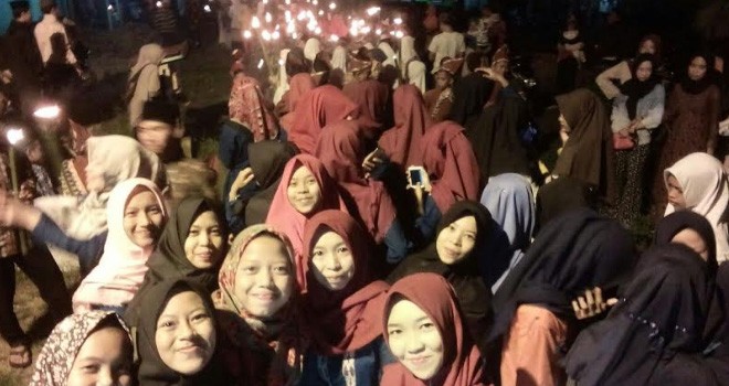 Ribuan Masyarakat Bajubang Laut Pawai Obor.