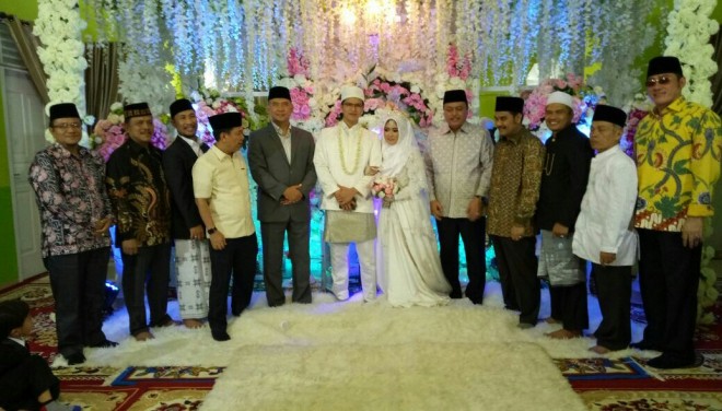 dr Maulana saat Hadiri Pernikahan Putri Tokoh Politik. 