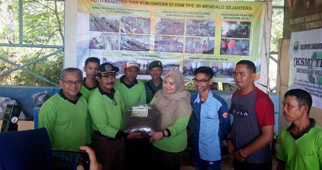 Bupati Masnah Tinjau TPS 3 R Mendalo Sejahtera.