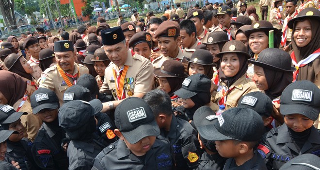 Walikota Fasha saat Diserbu Ribuan Warga.