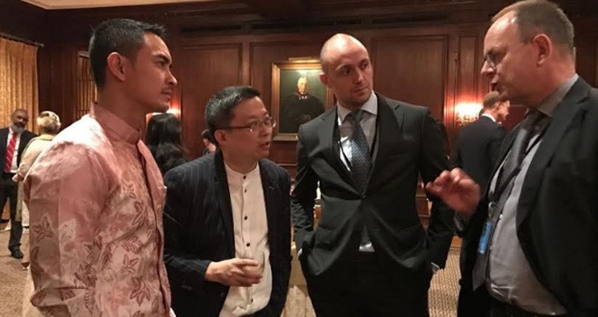 Gubernur Zola saat Diundang Dalam Pertemuan Dengan Social Investors di Harvard Club.