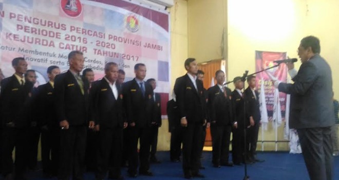 Pengukuhkan Pengurus Percasi Jambi.