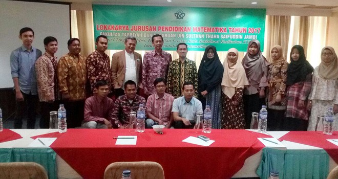 Narasumber, Wakil Dekan II, Ketua Jurusan, Dosen dan alumni yang menjadi peserta lokakarya jurusan pendidikan matematika.