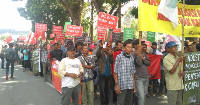 Ratusan Kaum Tani Menggelar Aksi di Sekitaran Kawasan Kantor Gubernur Jambi.