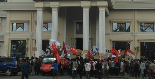 Ratusan Petani Geruduk Kantor DPRD Provinsi Jambi.