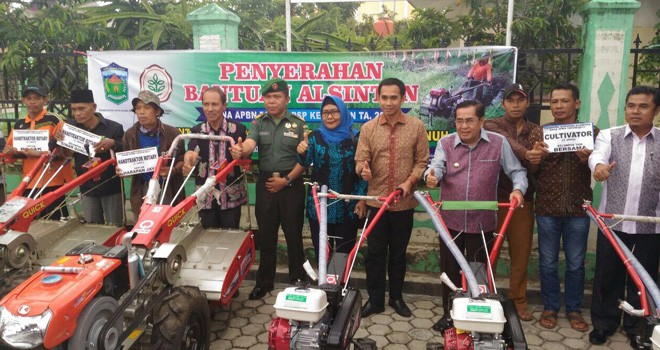 Dipo Salurkan Alsintan ke Petani Sunga Penuh.