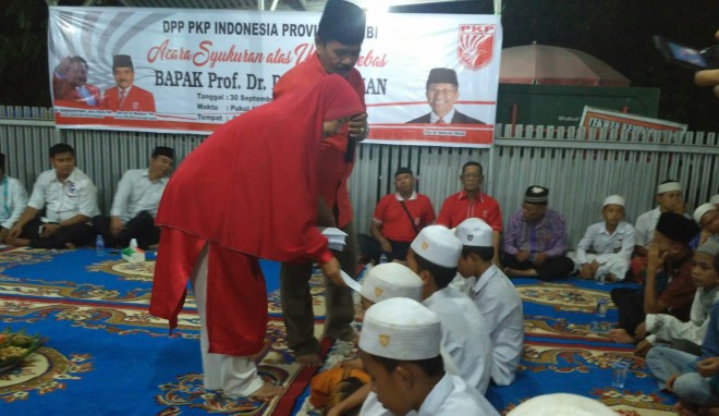 PKPI Jambi Berikan Santunan kepada Puluhan Anak Yatim.