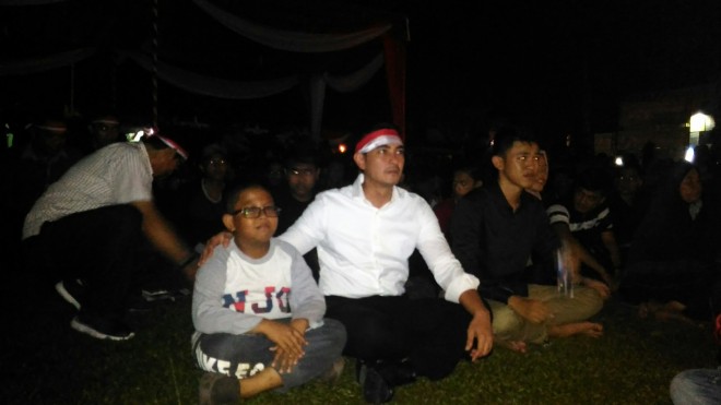 Ribuan masyarakat nobar Film Penghianatan PKI di Makorem 042 Gapu.