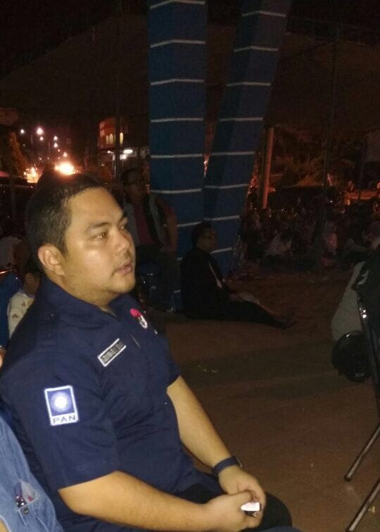 Ketua BM PAN Jambi Geni Waseso saat nobar berama ratusan warga.