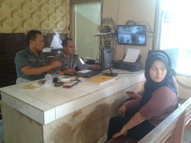 Dua korban jambret saat melapor ke di Mapolsek Kotabaru.