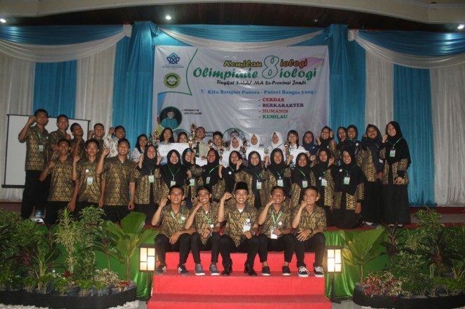 Panitia KEMILAU BIOLOGI (Olimpiade Biologi8th) Tahun 2017 bersama para pemenang.