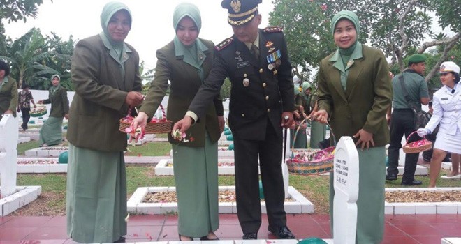 Danrem 042/Gapu Ziarah ke Taman Makam Pahlawan.