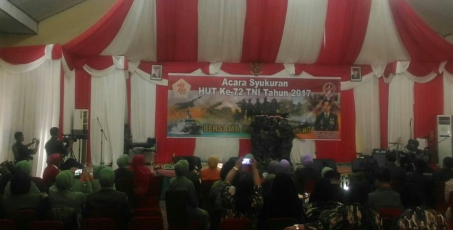 Selesai Upacara HUT TNI ke 72, Korem 042/Gapu Gelar Syukuran.