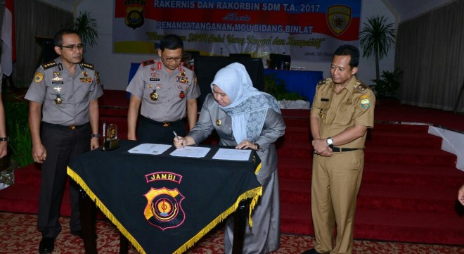 Bupati Muarojambi Teken MoU Binlat Bersama Polda Jambi.