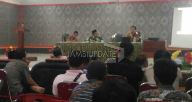 Tim kerinci hilir bersatu saat melakukan persentase.