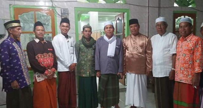 Kepala Desa, Ketua Lembaga Adat Desa Mangun Jayo dan pengurus Desa pada 9 Muhaaram, di Masjid Baiturrahman Desa Mangun Jayo. 