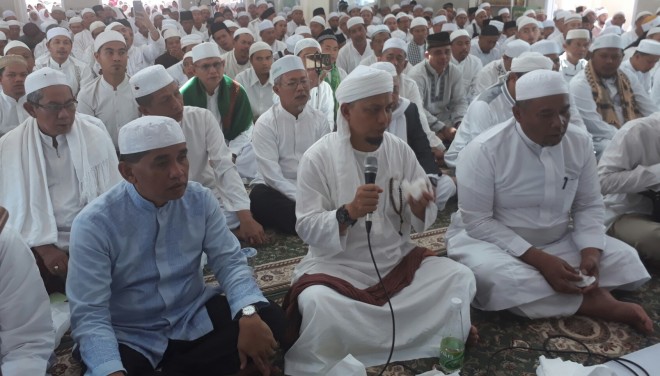 Bakri Hadiri Peresmian Masjid Baitullah dan Dzikir Bersama di Eka Jaya.