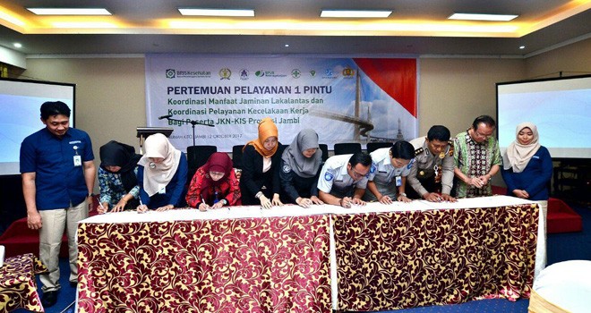 Penandatanganan kesepakatan sinergi bersama untuk mempermudah pelayanan yang dilaksanakan di Rumah Kito Jambi.