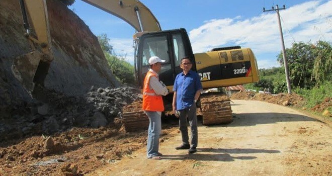 H Bakri saat tinjau proyek. 