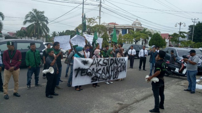 Polres Bungo Didemo HMI dan KAHMI.