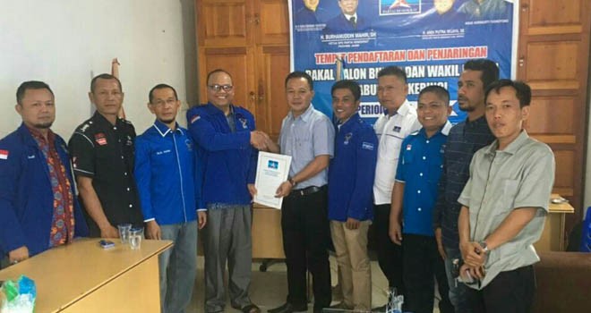 Aswanto saat mendaftar di penjaringan Cabup Demokrat Kerinci