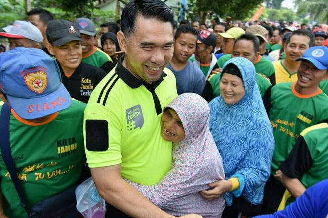 Nenek ini begitu gembira bertemu walikota Jambi Sy Fasha