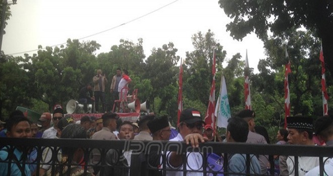 Demo Aliansi Korban Reklamasi Jakarta (AKAR Jakarta) .