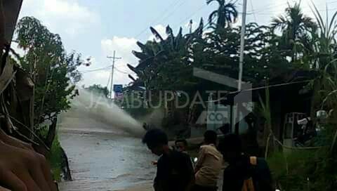Semburan minyak di Kenali Asam Atas